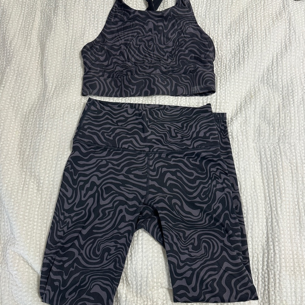 Fabletics Black and Gray Swirl Activewear